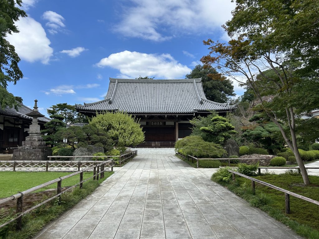 観泉寺の境内